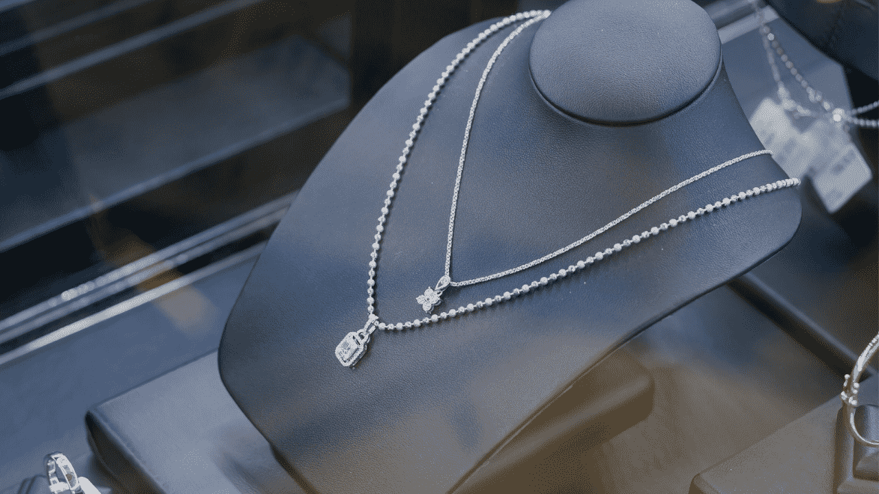 Read more about the article What Is A Diamond Cut Chain?